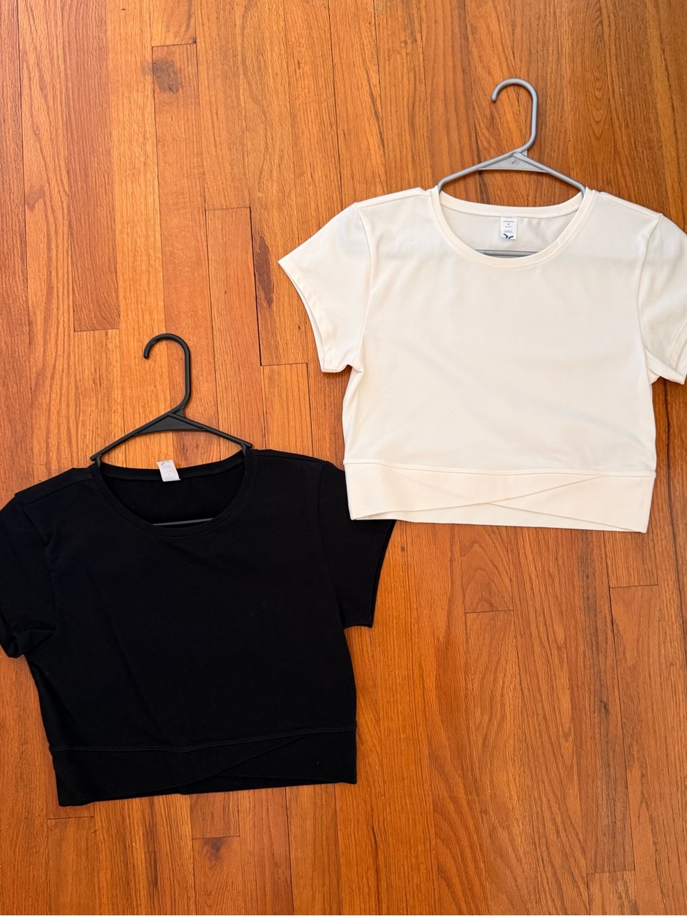 Two Short Sleeve Active Crop - Black and Cream
